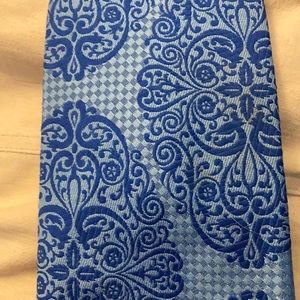 Men’s vintage tie, looks great. Looks like it had never been worn.